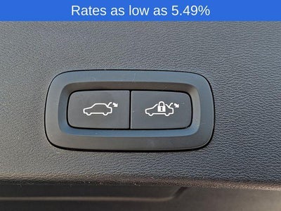 2024 Volvo XC40 B5 AWD Plus Dark Theme