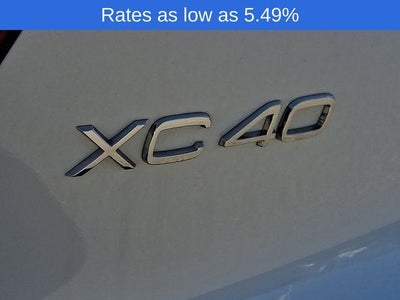 2024 Volvo XC40 B5 AWD Plus Dark Theme