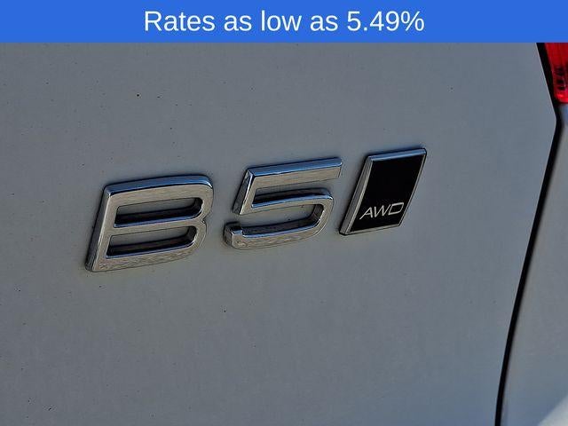 2024 Volvo XC40 B5 AWD Plus Dark Theme