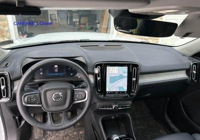 2024 Volvo XC40 B5 AWD Plus Dark Theme