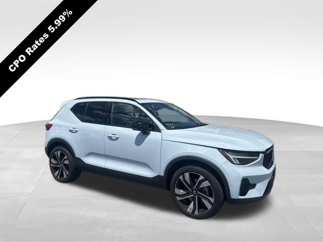2024 Volvo XC40 B5 AWD Plus Dark Theme
