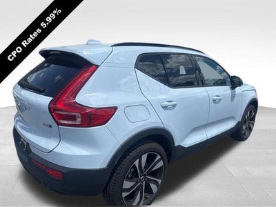 2024 Volvo XC40 B5 AWD Plus Dark Theme