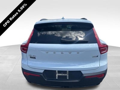 2024 Volvo XC40 B5 AWD Plus Dark Theme