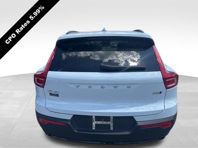 2024 Volvo XC40 B5 AWD Plus Dark Theme