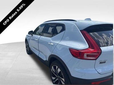 2024 Volvo XC40 B5 AWD Plus Dark Theme