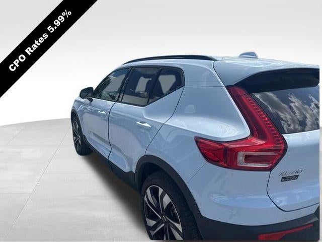 2024 Volvo XC40 B5 AWD Plus Dark Theme