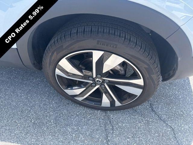 2024 Volvo XC40 B5 AWD Plus Dark Theme