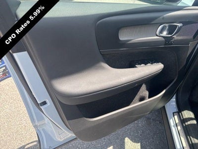 2024 Volvo XC40 B5 AWD Plus Dark Theme