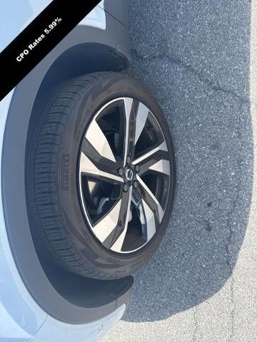 2024 Volvo XC40 B5 AWD Plus Dark Theme