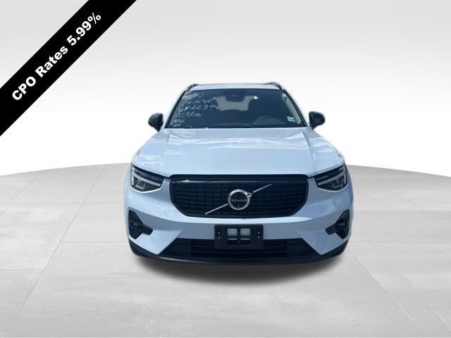 2024 Volvo XC40 B5 AWD Plus Dark Theme