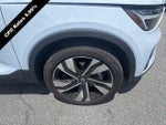 2024 Volvo XC40 B5 AWD Plus Dark Theme