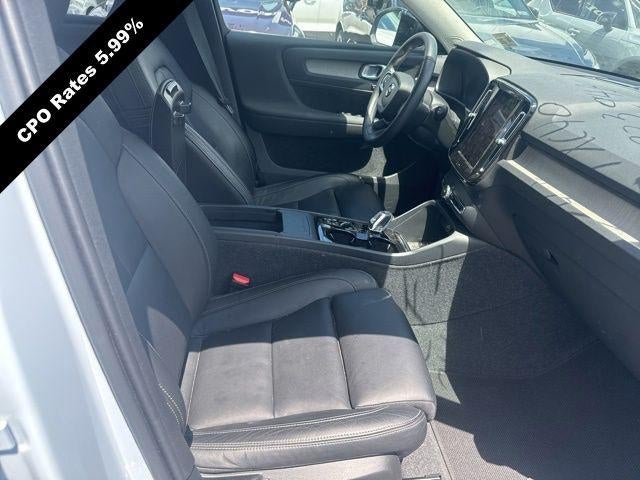 2024 Volvo XC40 B5 AWD Plus Dark Theme