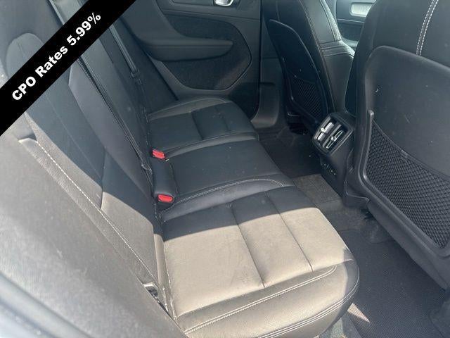 2024 Volvo XC40 B5 AWD Plus Dark Theme