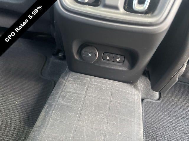 2024 Volvo XC40 B5 AWD Plus Dark Theme
