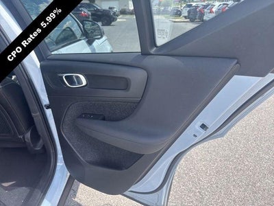 2024 Volvo XC40 B5 AWD Plus Dark Theme