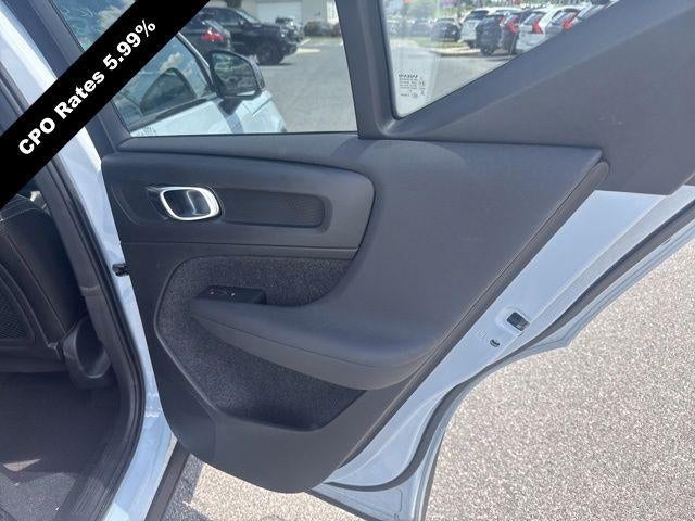 2024 Volvo XC40 B5 AWD Plus Dark Theme