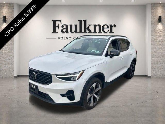 2024 Volvo XC40 B5 AWD Plus Dark Theme