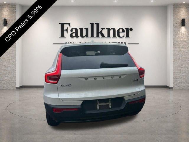 2024 Volvo XC40 B5 AWD Plus Dark Theme