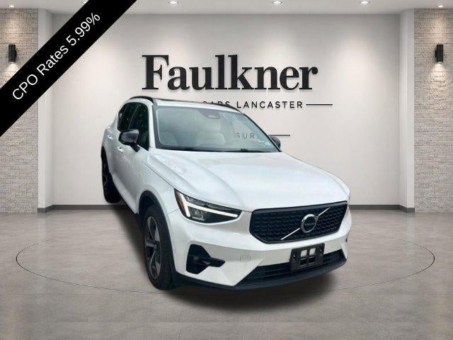 2024 Volvo XC40 B5 AWD Plus Dark Theme
