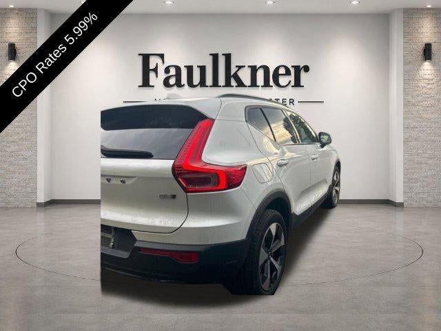 2024 Volvo XC40 B5 AWD Plus Dark Theme
