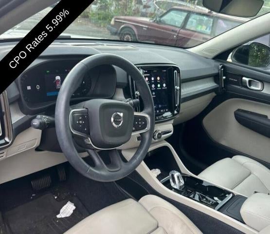 2024 Volvo XC40 B5 AWD Plus Dark Theme