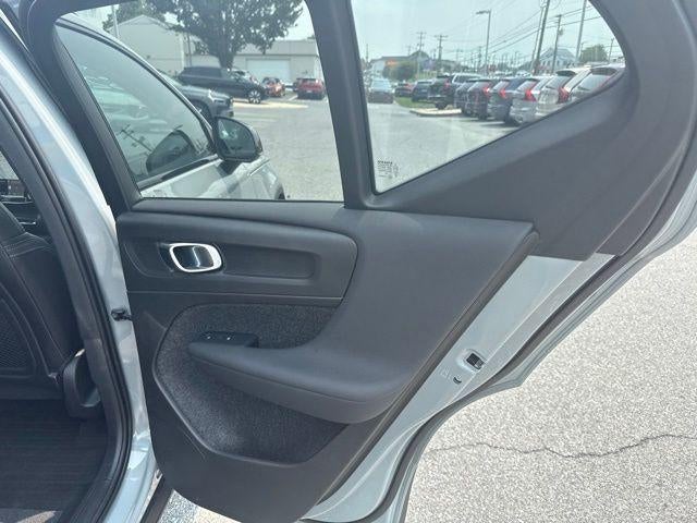 2024 Volvo XC40 B5 AWD Plus Dark Theme