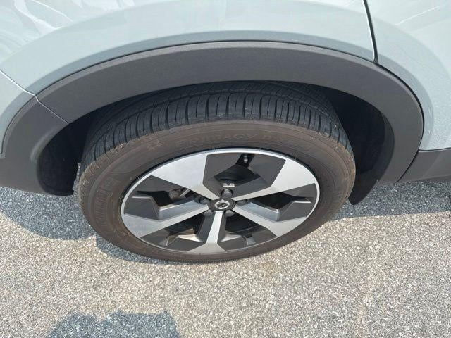 2024 Volvo XC40 B5 AWD Plus Dark Theme