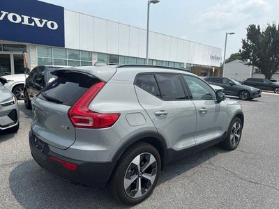 2024 Volvo XC40 B5 AWD Plus Dark Theme