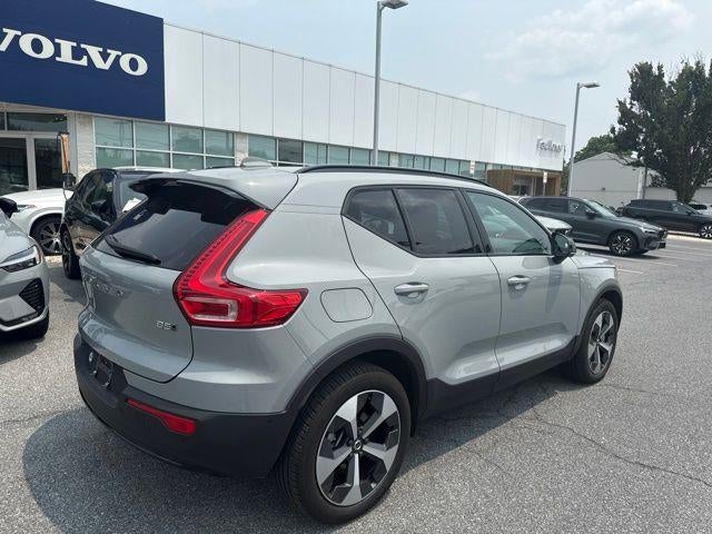 2024 Volvo XC40 B5 AWD Plus Dark Theme