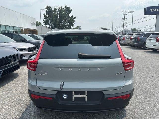 2024 Volvo XC40 B5 AWD Plus Dark Theme