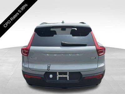 2024 Volvo XC40 B5 AWD Plus Dark Theme