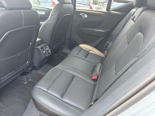 2024 Volvo XC40 B5 AWD Plus Dark Theme