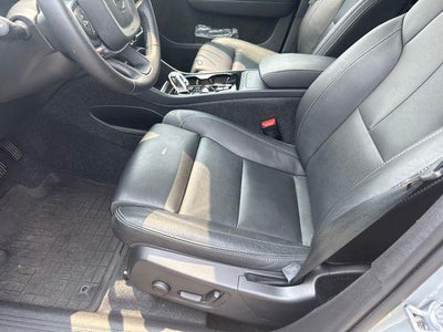 2024 Volvo XC40 B5 AWD Plus Dark Theme