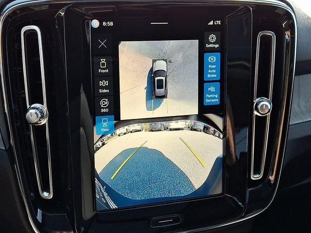 2024 Volvo XC40 B5 AWD Plus Dark Theme