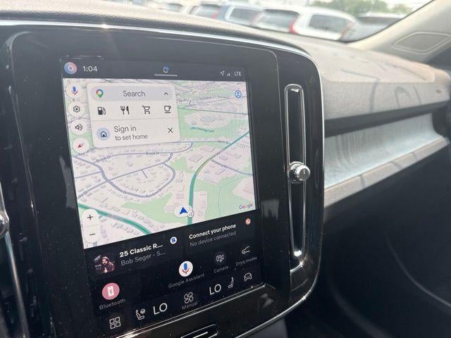 2024 Volvo XC40 B5 AWD Plus Dark Theme