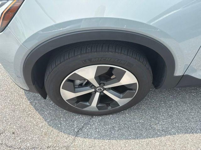 2024 Volvo XC40 B5 AWD Plus Dark Theme