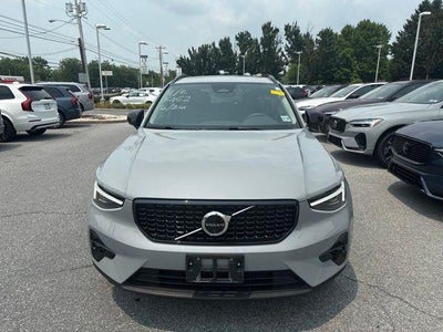 2024 Volvo XC40 B5 AWD Plus Dark Theme