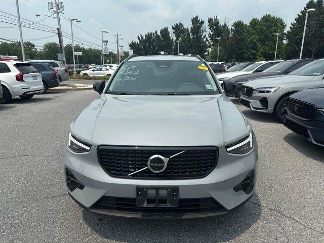 2024 Volvo XC40 B5 AWD Plus Dark Theme