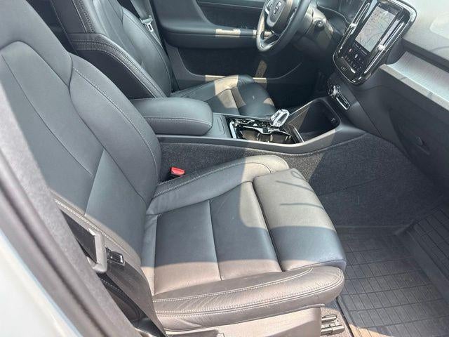 2024 Volvo XC40 B5 AWD Plus Dark Theme