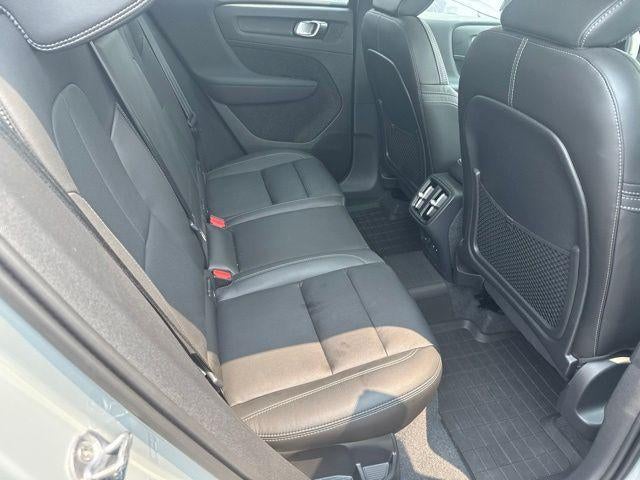 2024 Volvo XC40 B5 AWD Plus Dark Theme