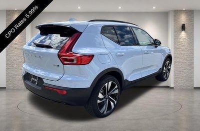 2024 Volvo XC40 B5 AWD Plus Dark Theme