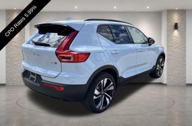 2024 Volvo XC40 B5 AWD Plus Dark Theme