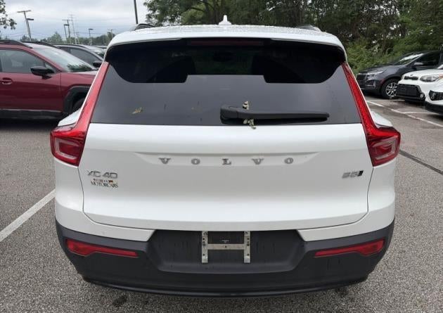 2024 Volvo XC40 B5 AWD Plus Dark Theme