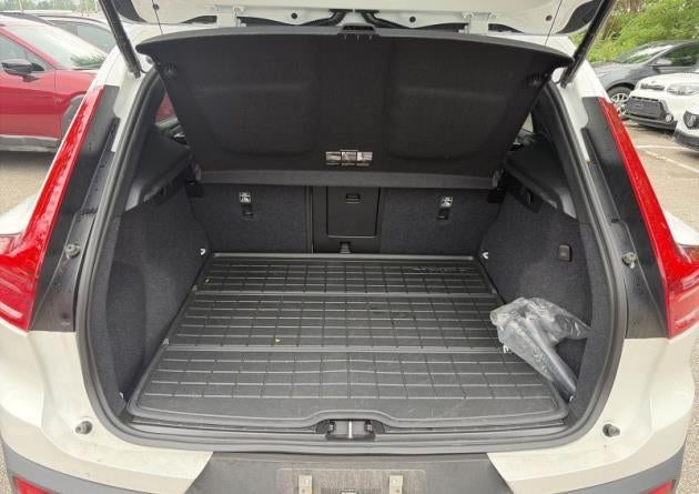 2024 Volvo XC40 B5 AWD Plus Dark Theme