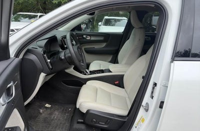 2024 Volvo XC40 B5 AWD Plus Dark Theme