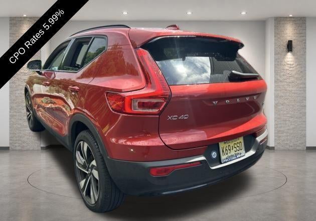 2024 Volvo XC40 B5 AWD Plus Dark Theme