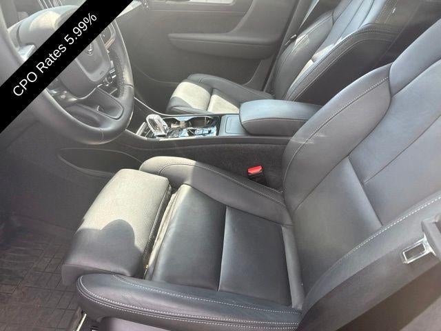 2024 Volvo XC40 B5 AWD Plus Dark Theme