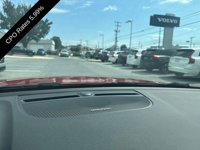 2024 Volvo XC40 B5 AWD Plus Dark Theme