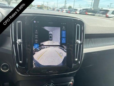 2024 Volvo XC40 B5 AWD Plus Dark Theme