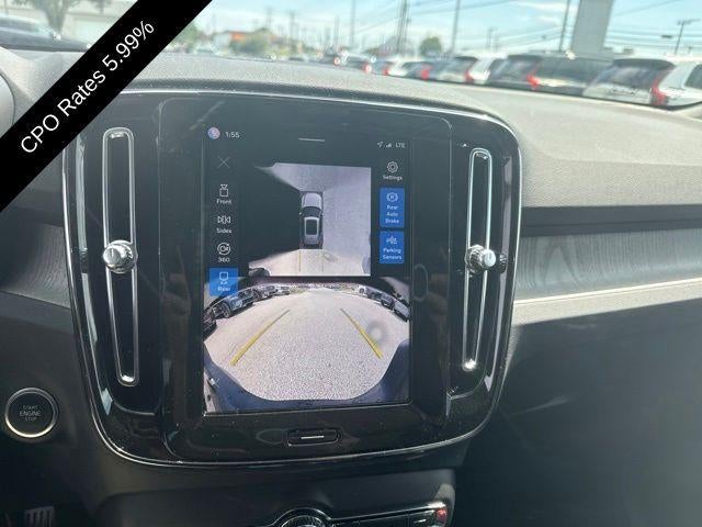 2024 Volvo XC40 B5 AWD Plus Dark Theme